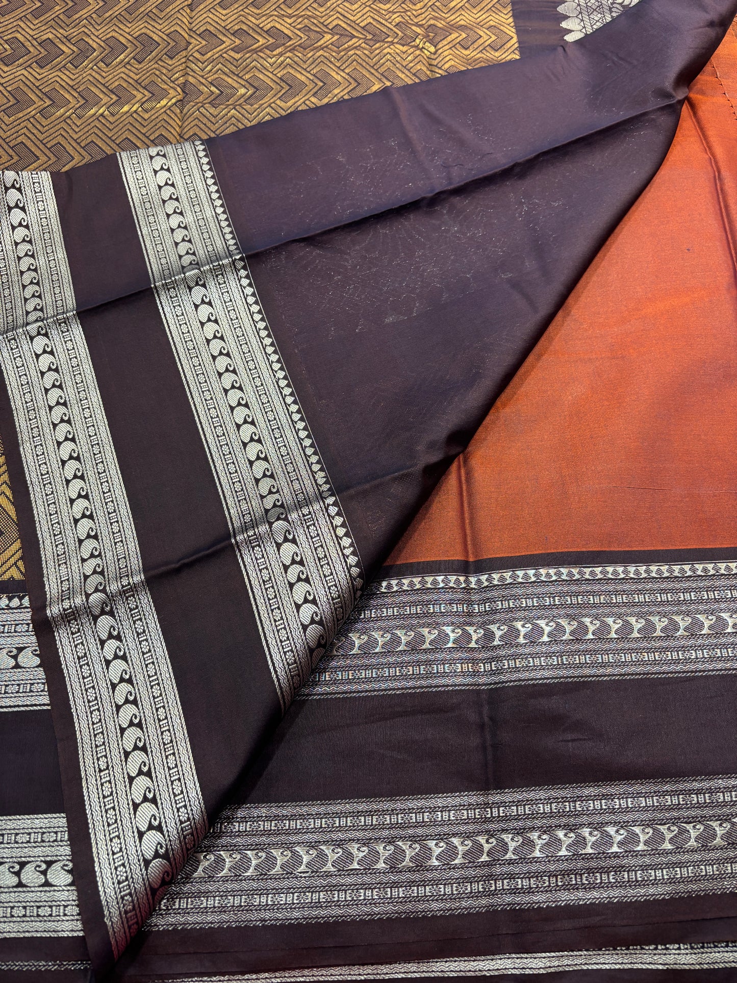 Semi Gadwal Vintage style Gap border saree