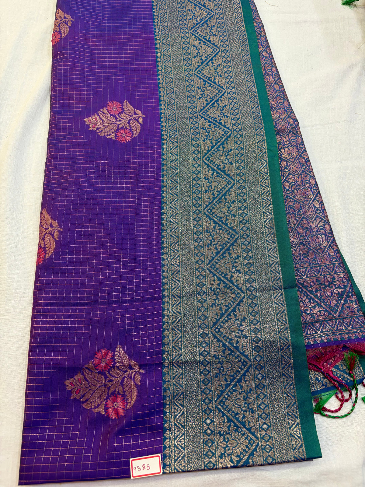 Soft silk Checks Saree