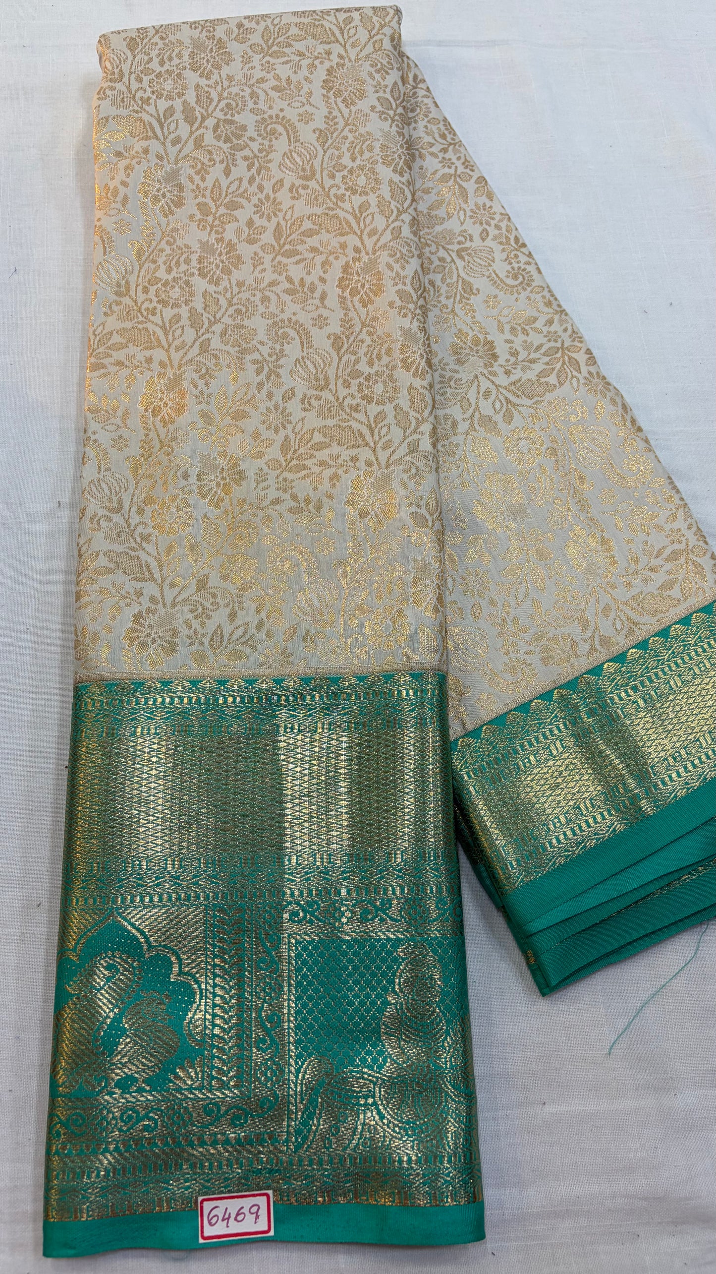Semi Kanchi Pattu Kuttu border saree Half white with Sea green border