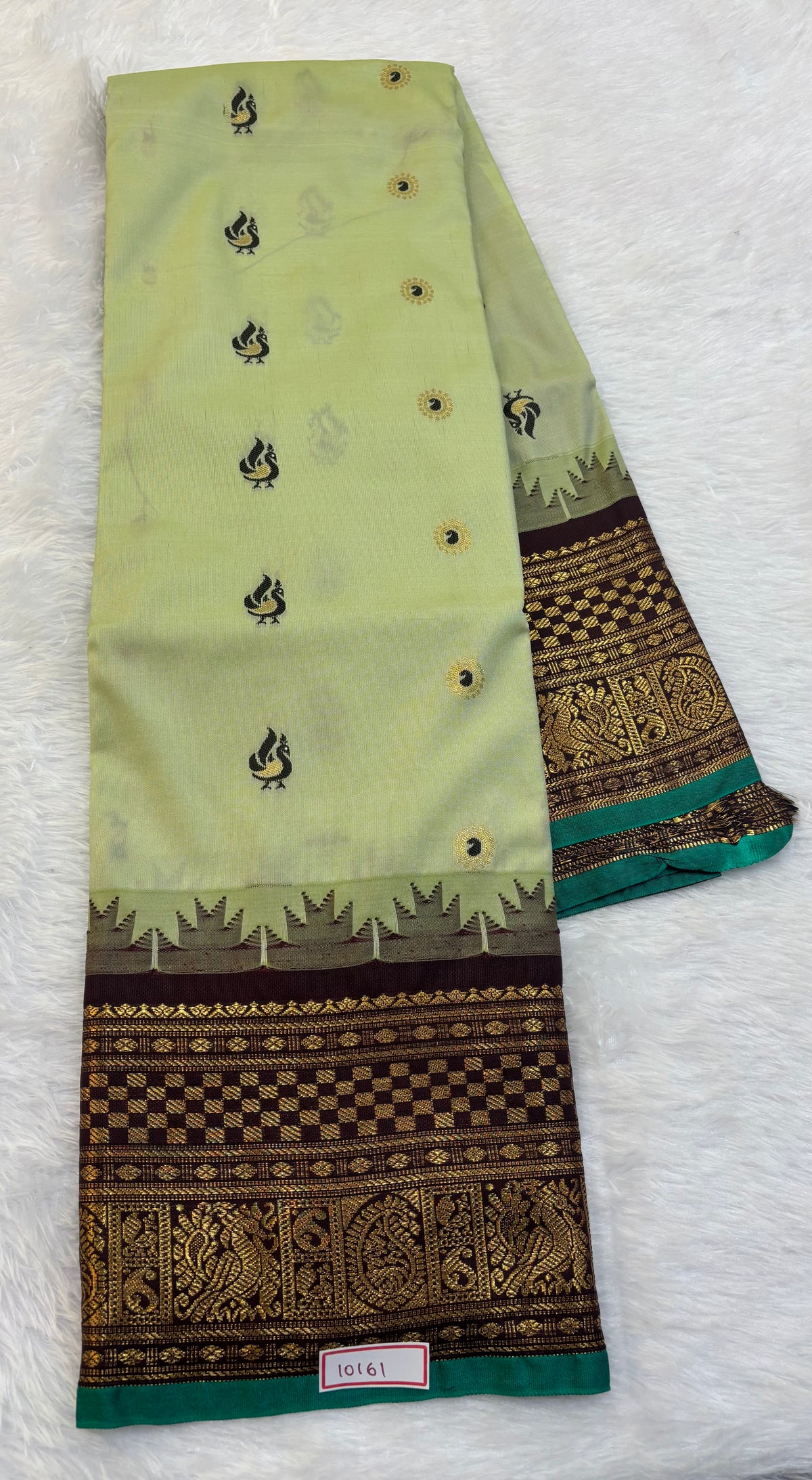 Semi Gadwal small borders
