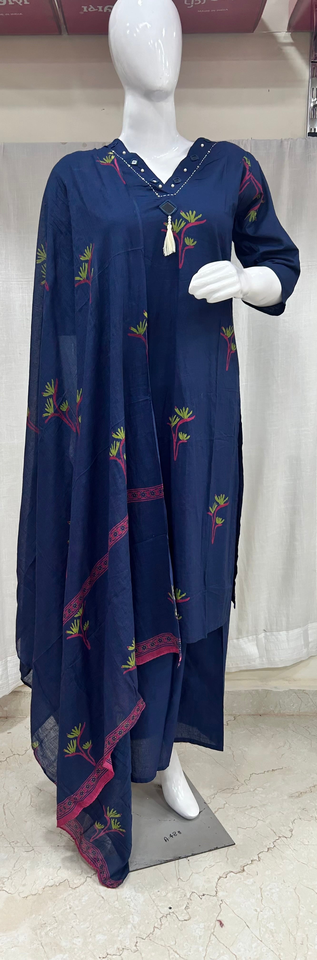 Cotton 3piece set with v neck mirror work