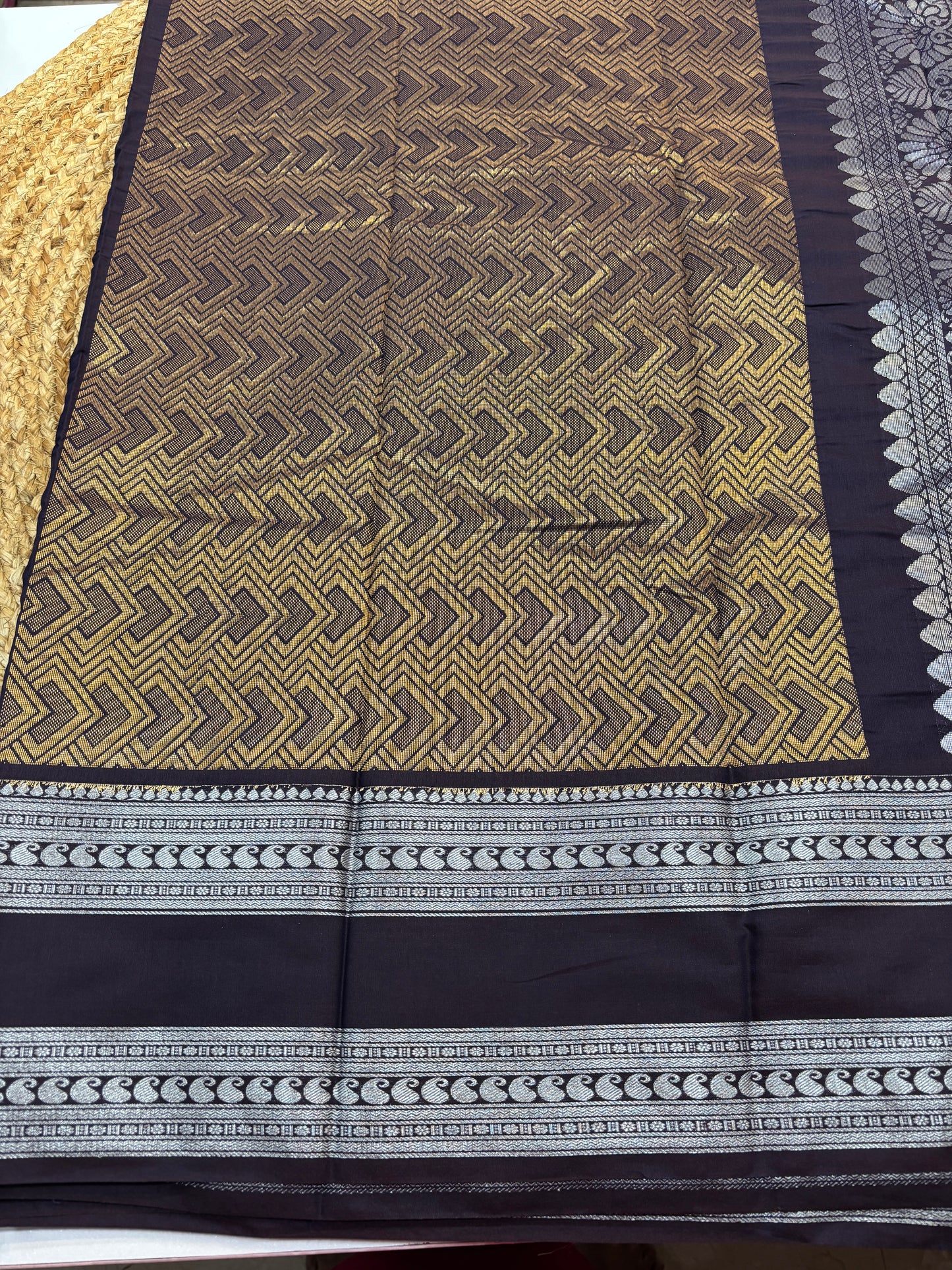 Semi Gadwal Vintage style Gap border saree