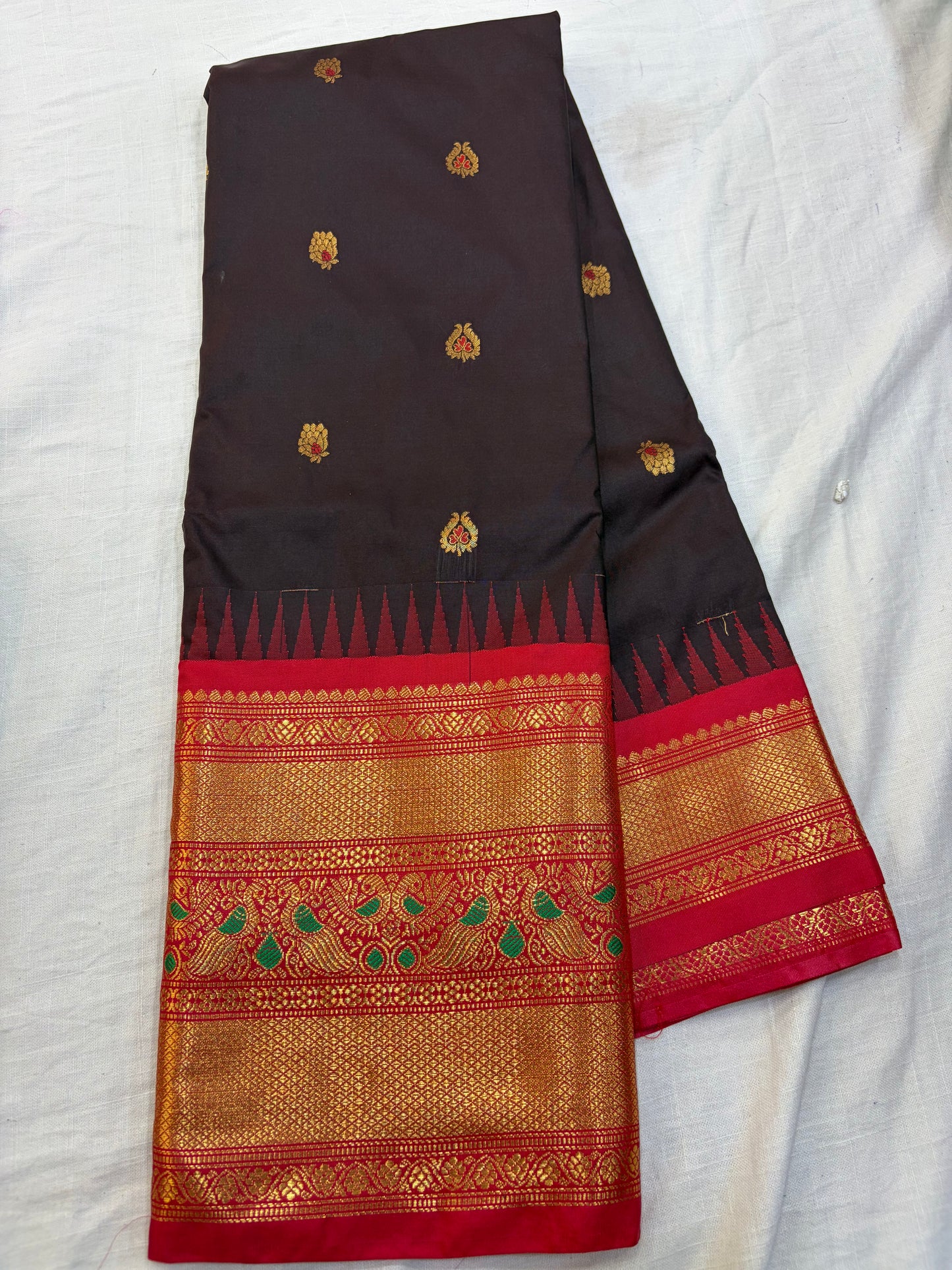 Semi Gadwal Checks Saree