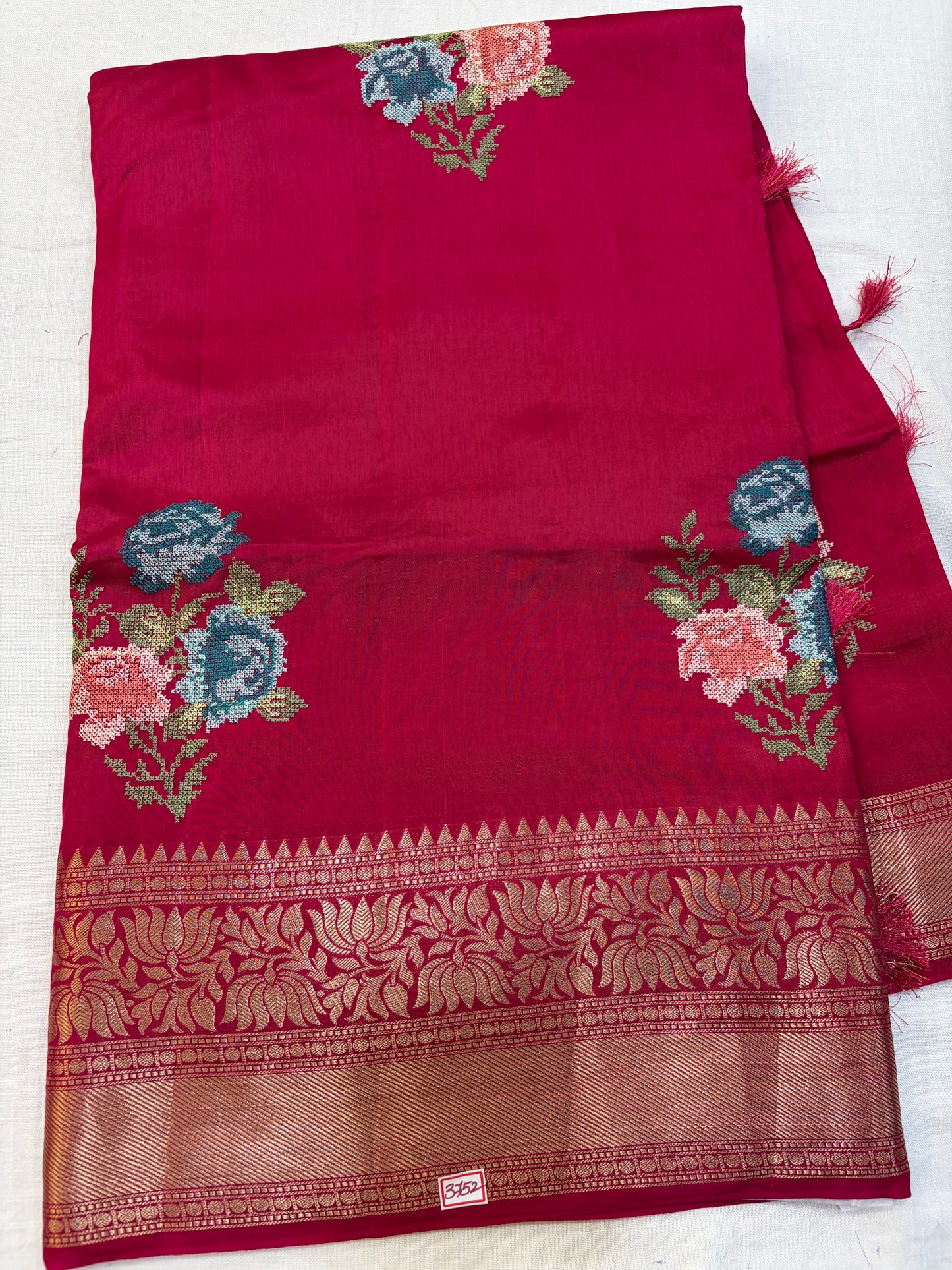 Russian Crepe Pettitpoint Embroidery Saree