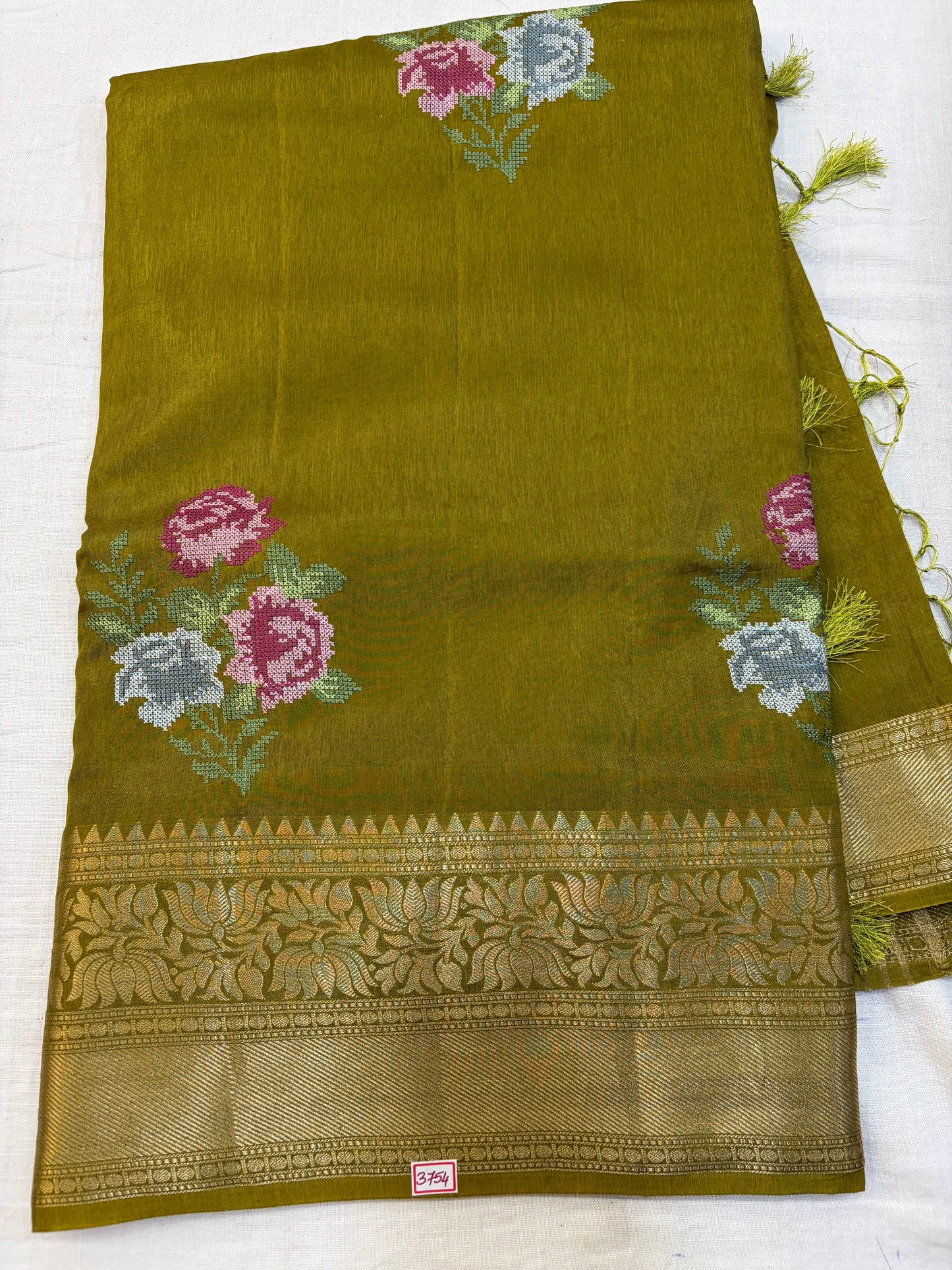 Russian Crepe Pettitpoint Embroidery Saree