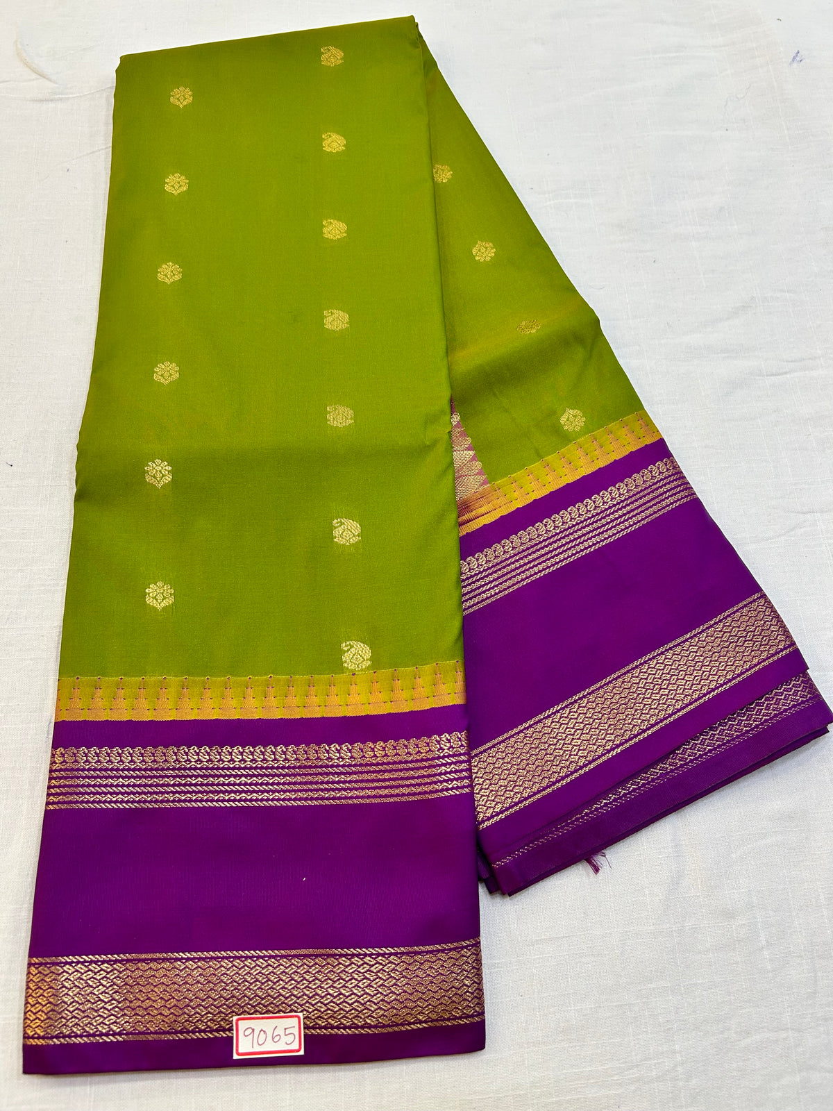 Semi Gadwal Gap border Saree