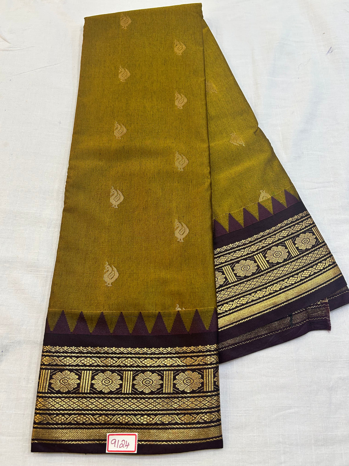 Semi Gadwal Sico Small border Saree