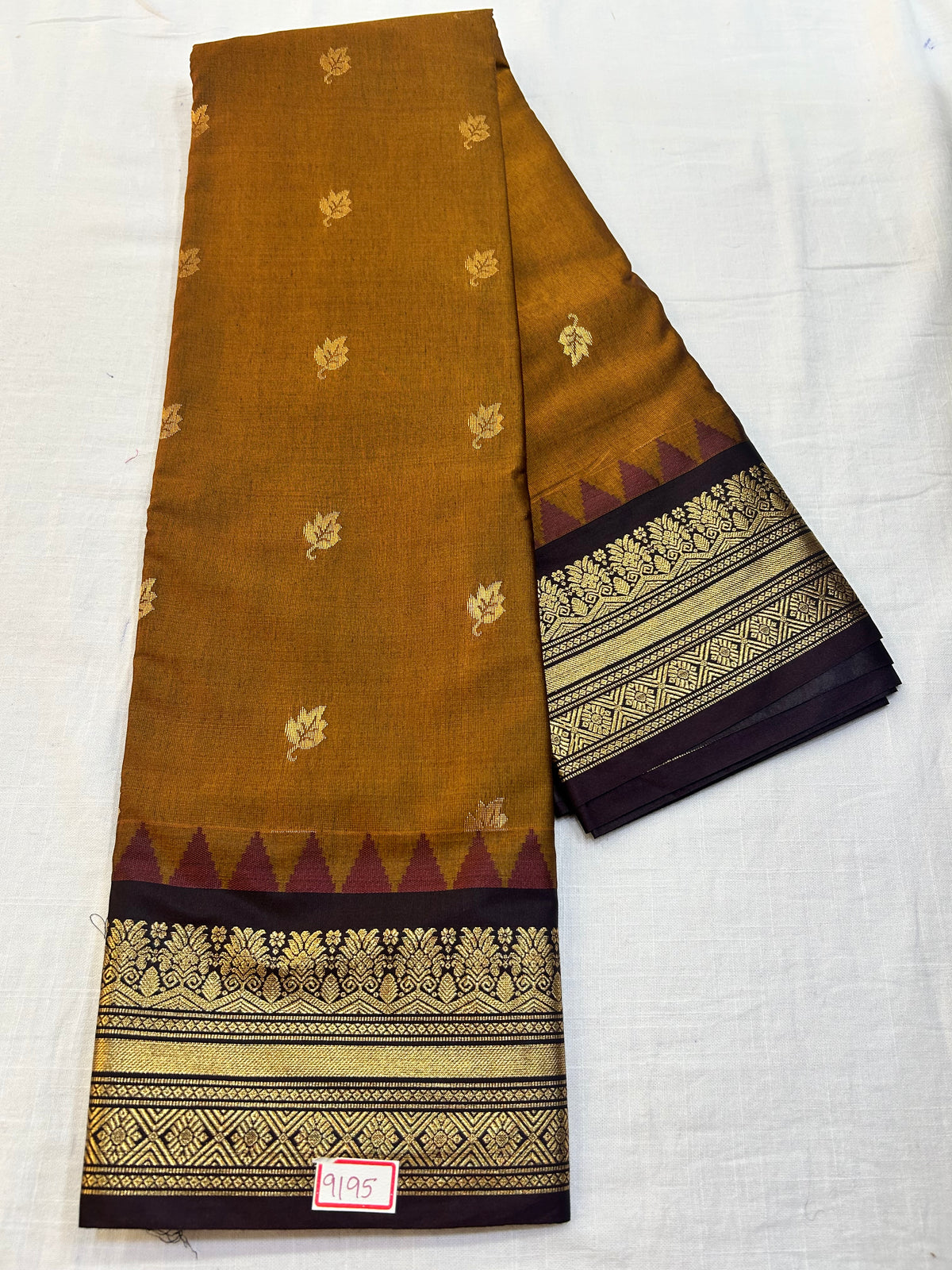 Semi Gadwal Sico Small border Saree