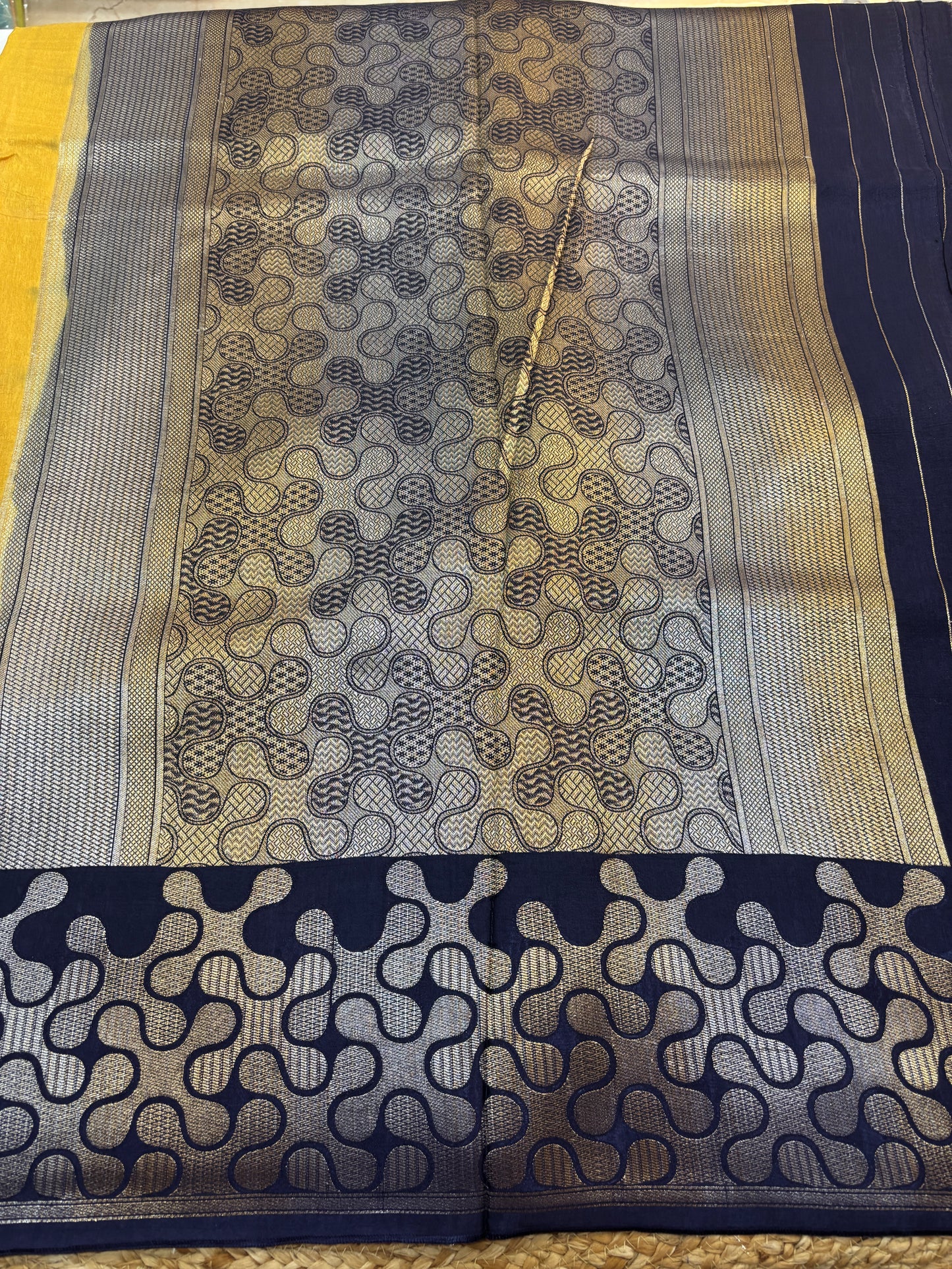 Banaras HO satin Border saree