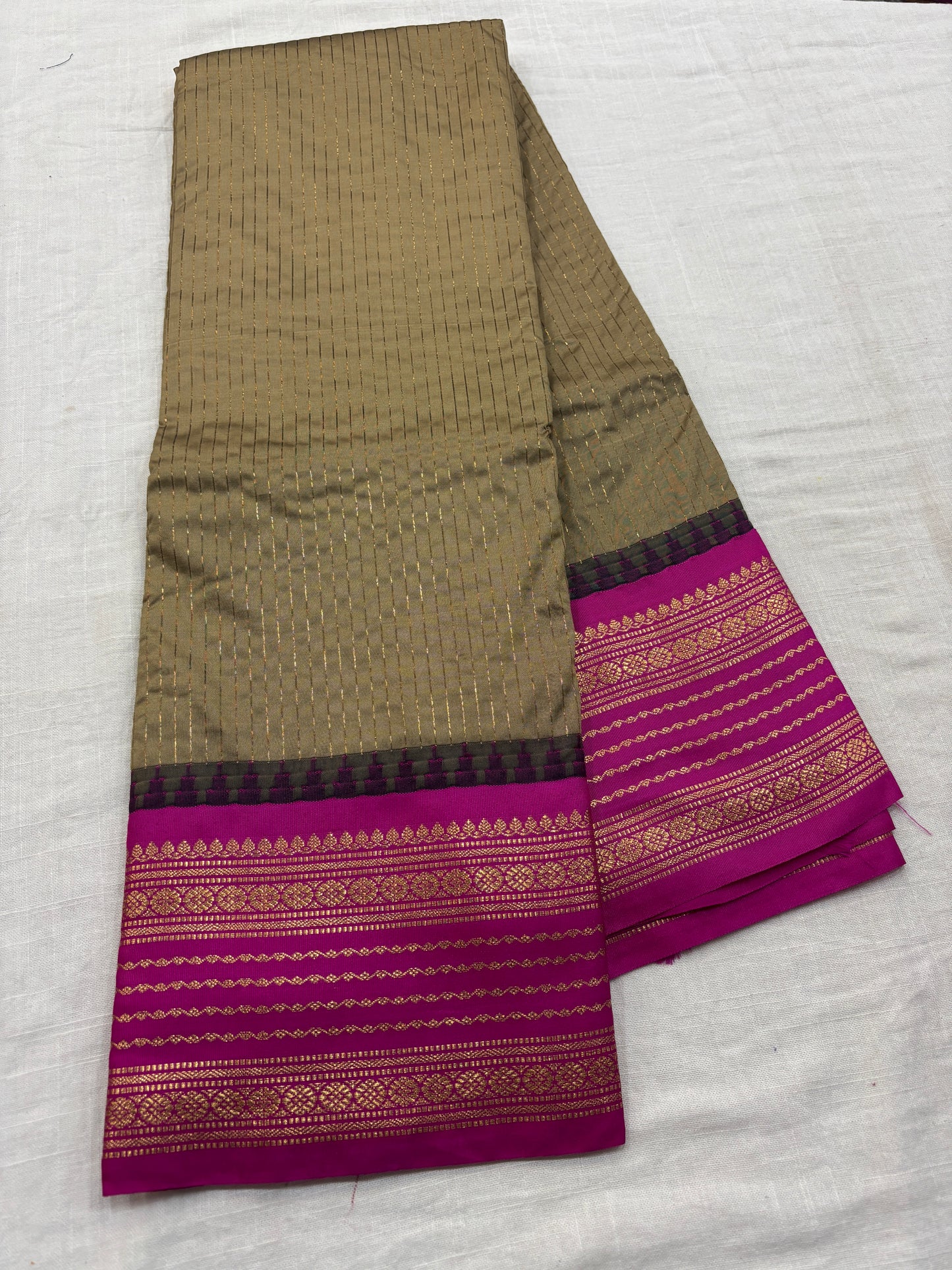 Semi Gadwal Small Border Silk Saree