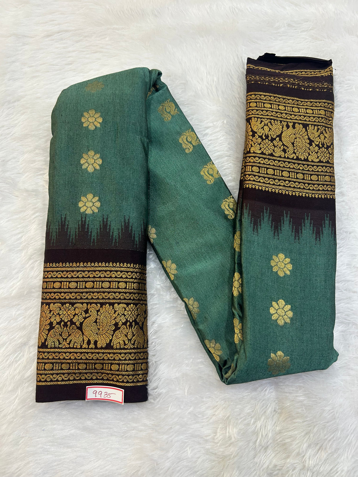 Semi Gadwal Sico Small Border Saree