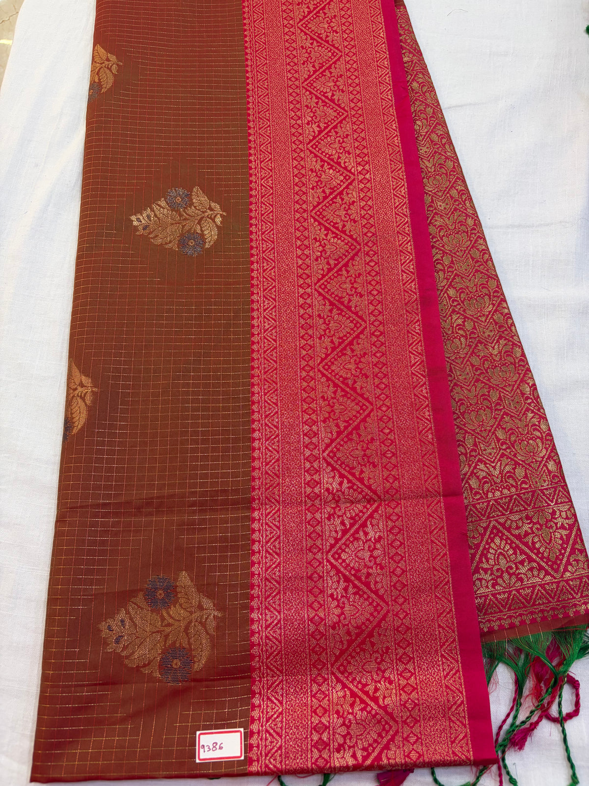 Soft silk Checks Saree